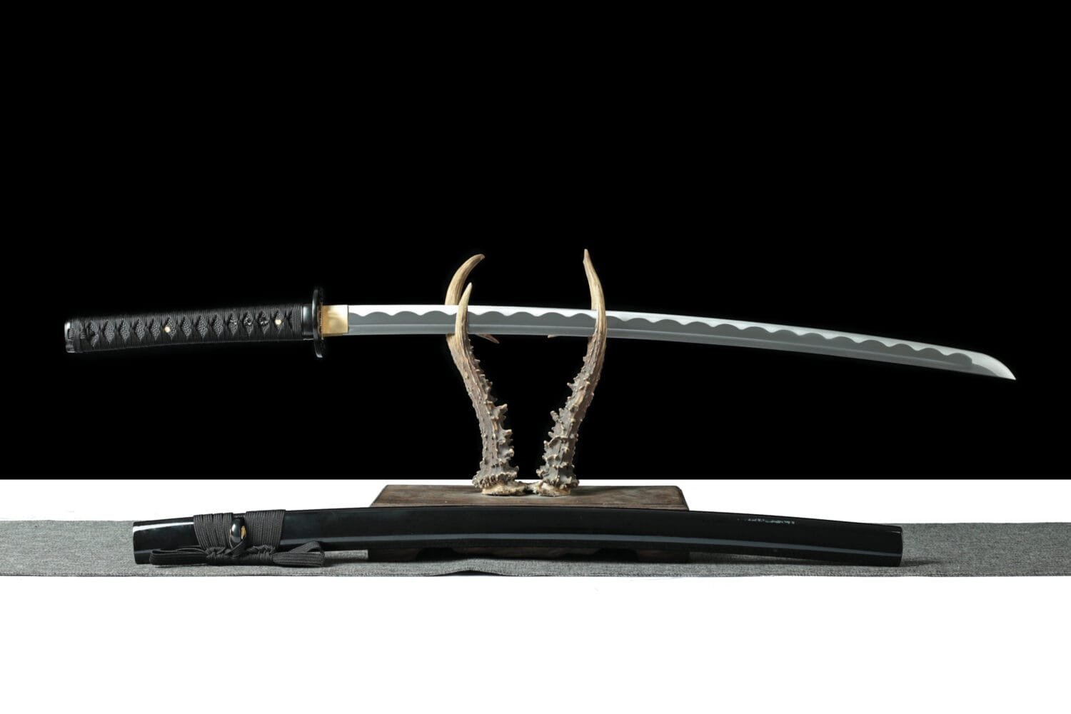 1060 Carbon Steel Katana - Handmade Japanese samurai sword with Black Lacquered Saya and Iron Fittings