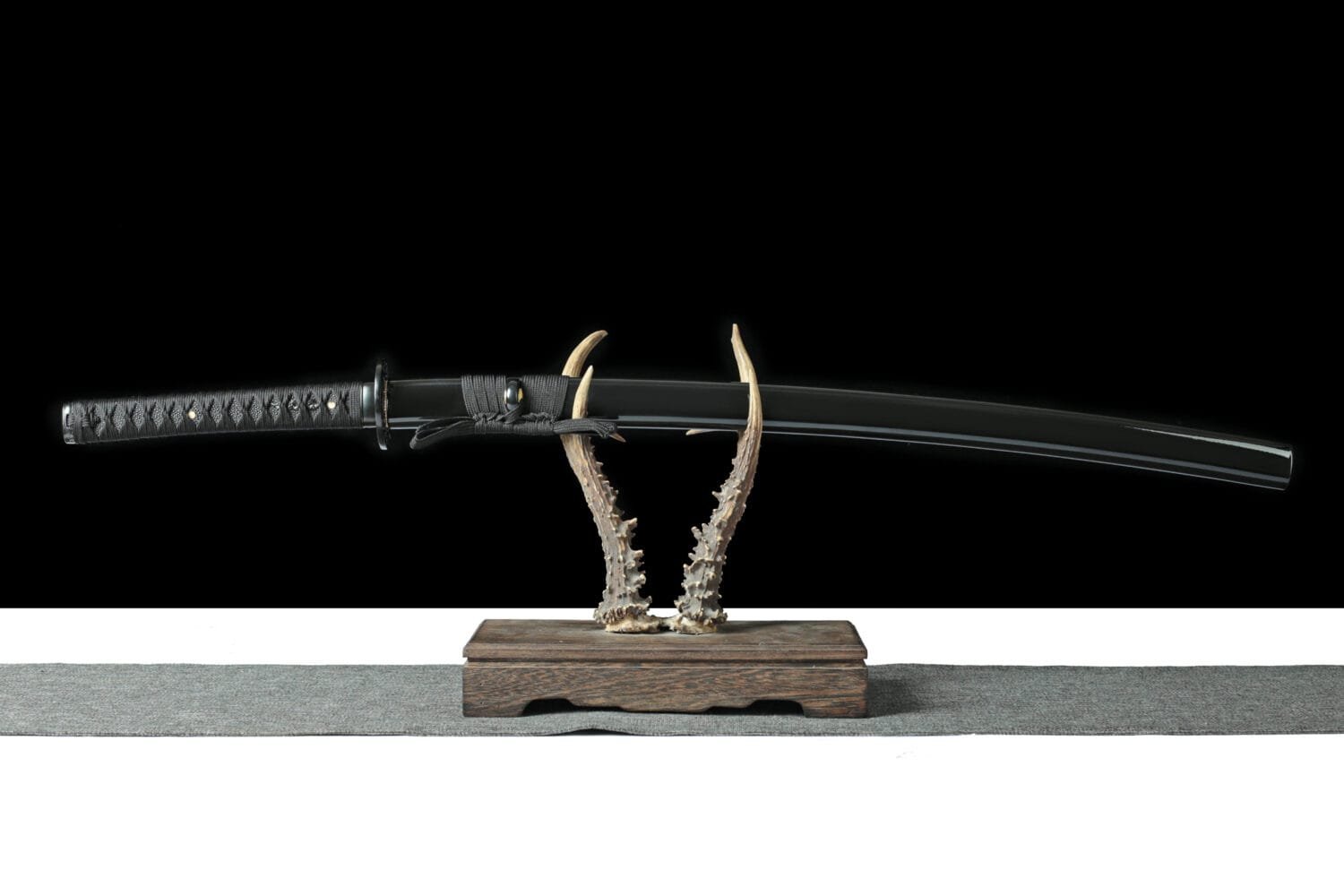 1060 Carbon Steel Katana - Handmade Japanese samurai sword with Black Lacquered Saya and Iron Fittings