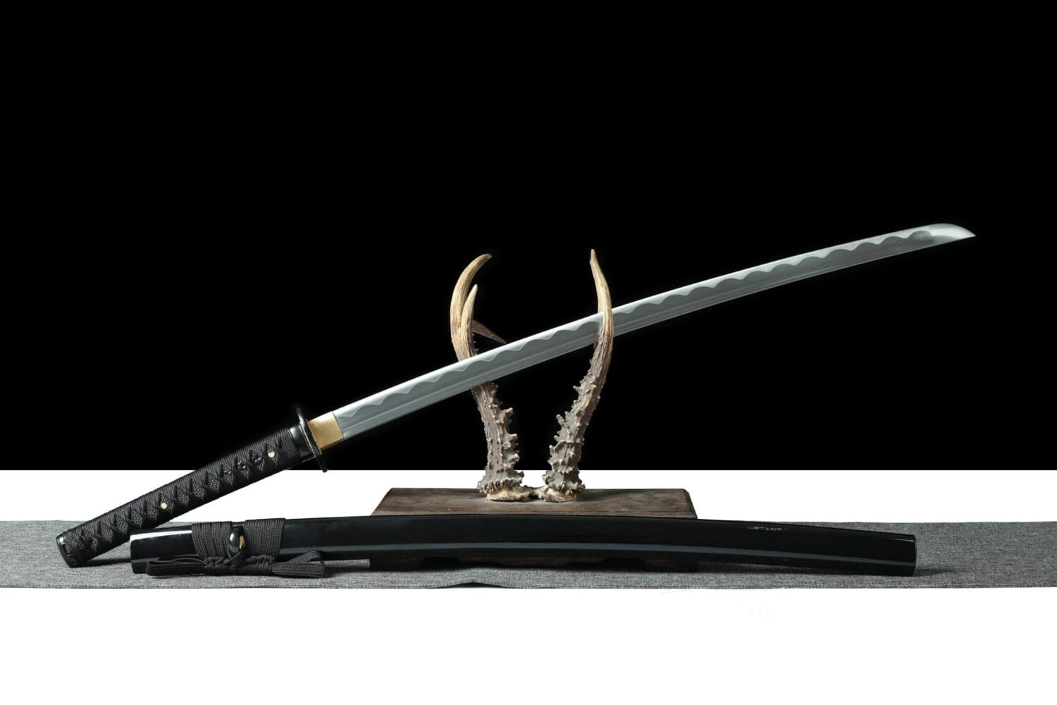 1060 Carbon Steel Katana - Handmade Japanese samurai sword with Black Lacquered Saya and Iron Fittings