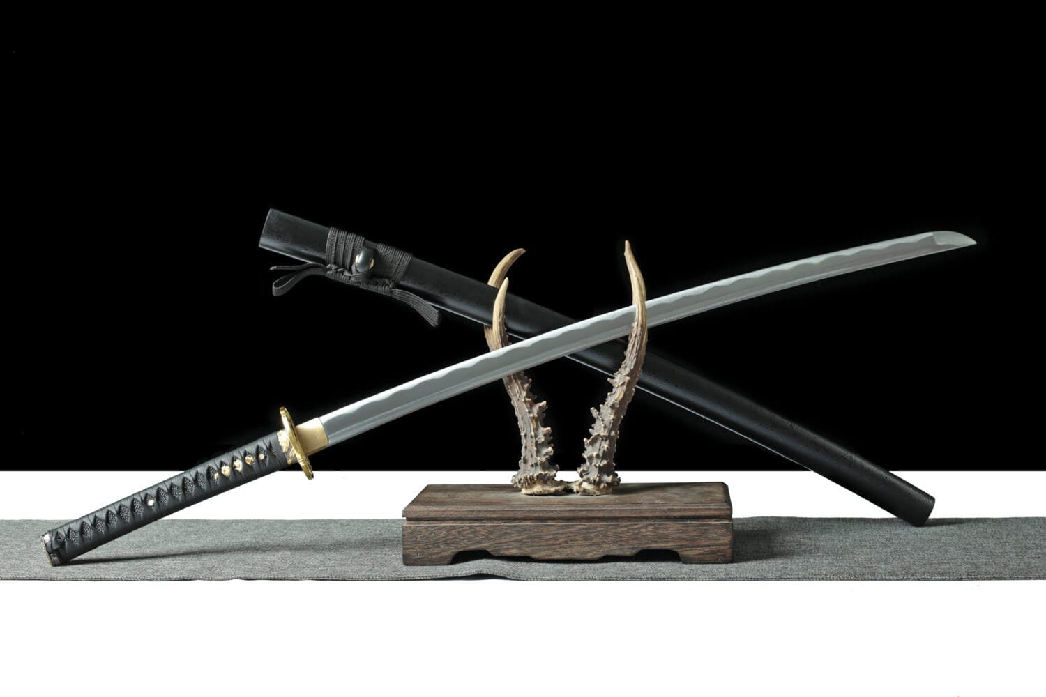 1060 Carbon Steel Katana - Handmade Japanese samurai sword-Plated Dragon Tsuba and Alloy Fittings