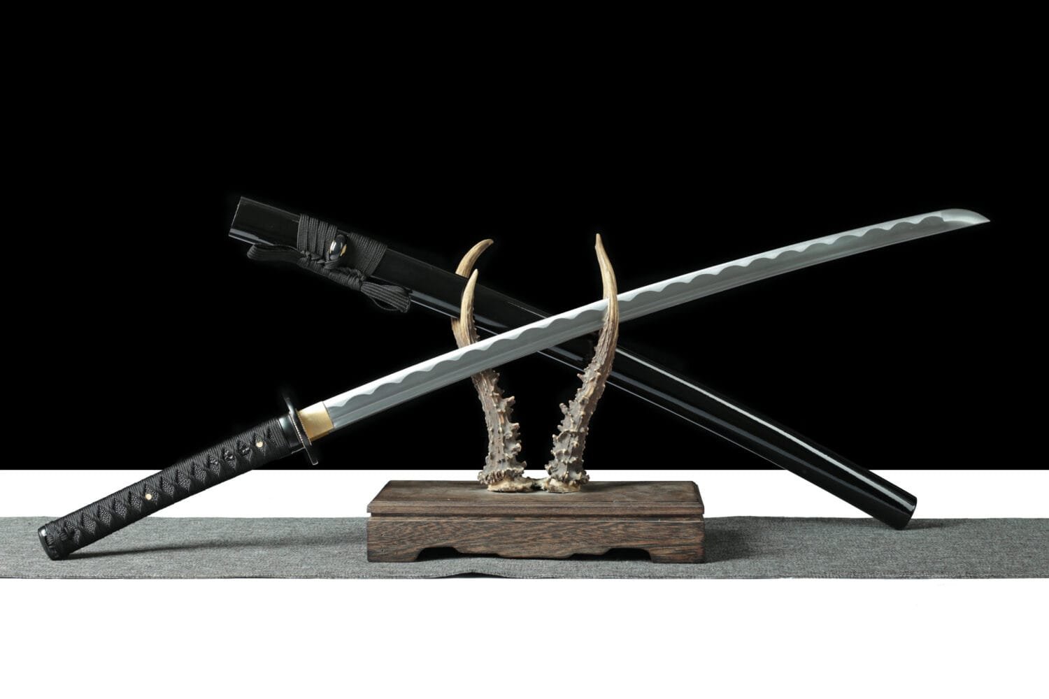 1060 Carbon Steel Katana - Handmade Japanese samurai sword with Black Lacquered Saya and Iron Fittings