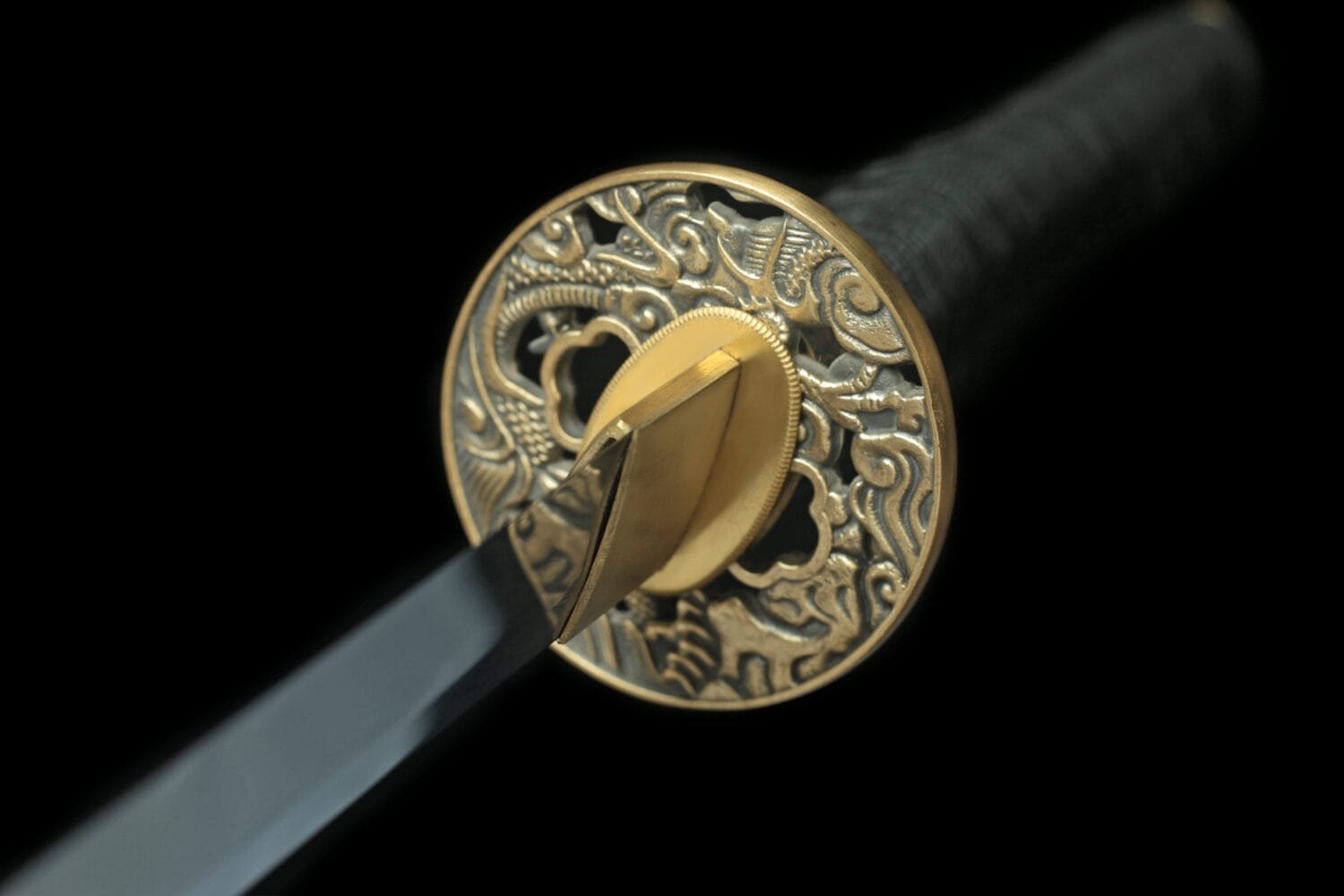 S7 Mirror Finish Katana - Handmade Japanese samurai sword with Green and Yellow Lacquered Saya and Copper Fittings