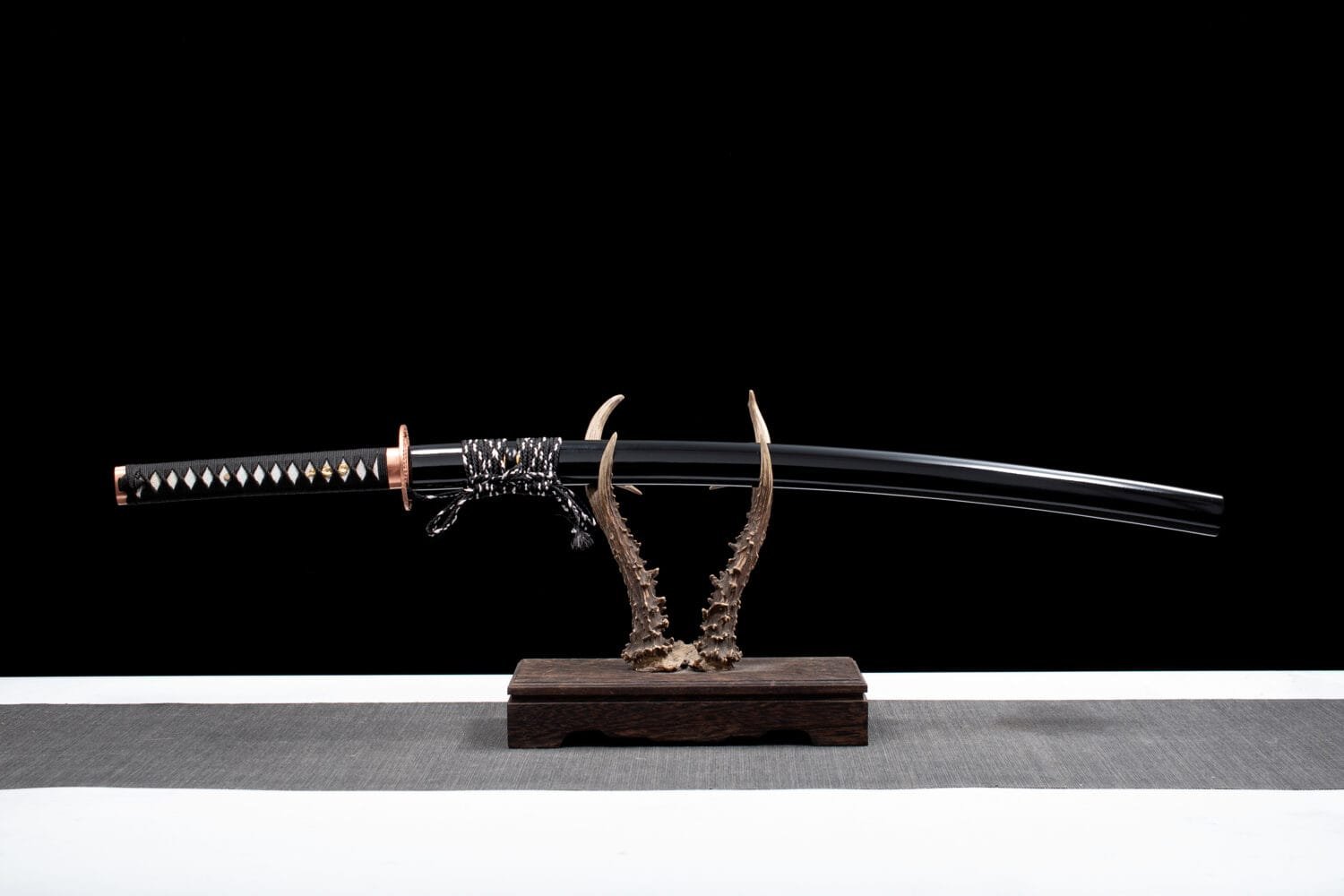 1095 Clay-tempered  Steel-Handmade Japanese samurai sword with Black scabbard and Purple Copper Fittings