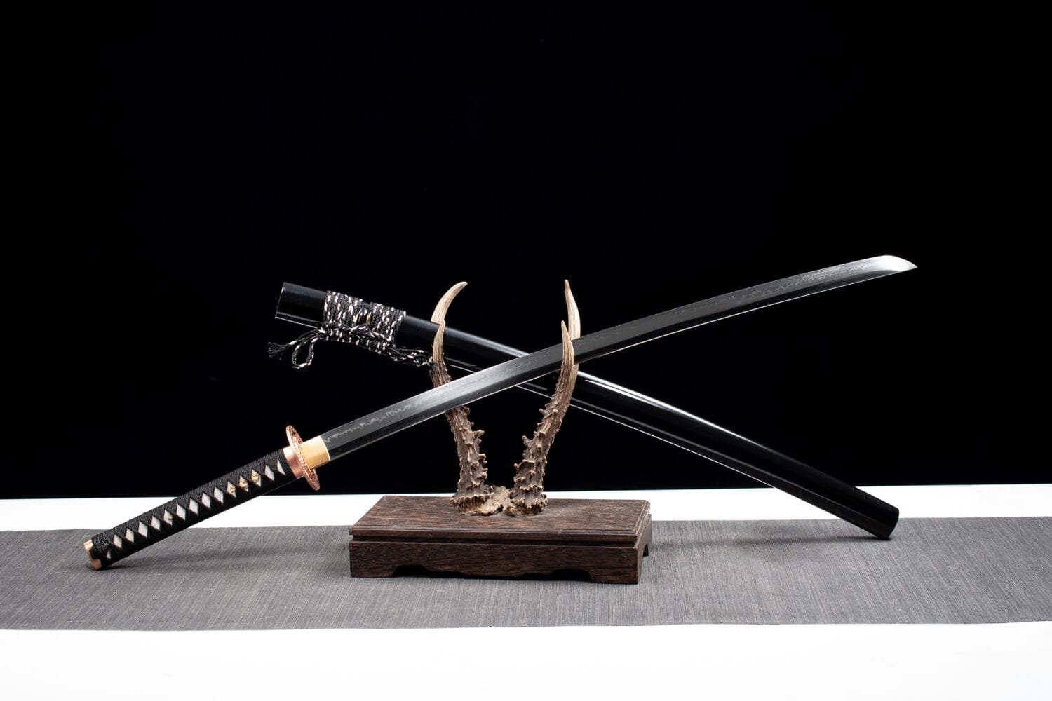 1095 Clay-tempered  Steel-Handmade Japanese samurai sword with Black scabbard and Purple Copper Fittings