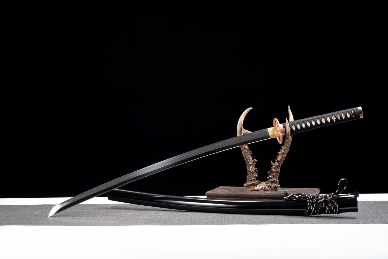 1095 Clay-tempered  Steel-Handmade Japanese samurai sword with Black scabbard and Purple Copper Fittings