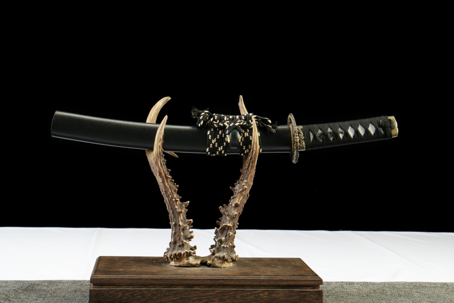 IMG_0059 T10 steel - pure hand-forged samurai sword - earth-covered burnt blade - green leather sheath - lingling