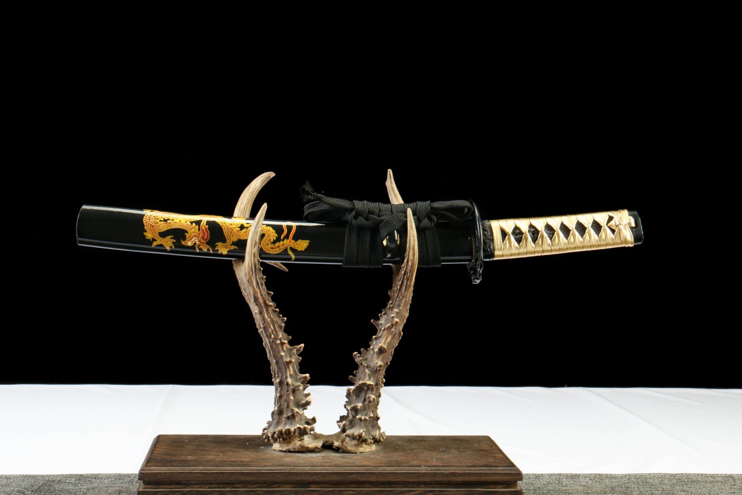 Patterned steel-handmade Japanese samurai sword-green leather scabbard-dragon-gold shadow