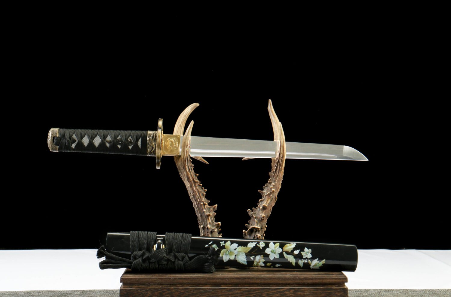 IMG_0070 T10 steel - pure handmade Japanese katana - earth-covered and burnt blade - green leather sheath - zinc alloy fittings - night flower