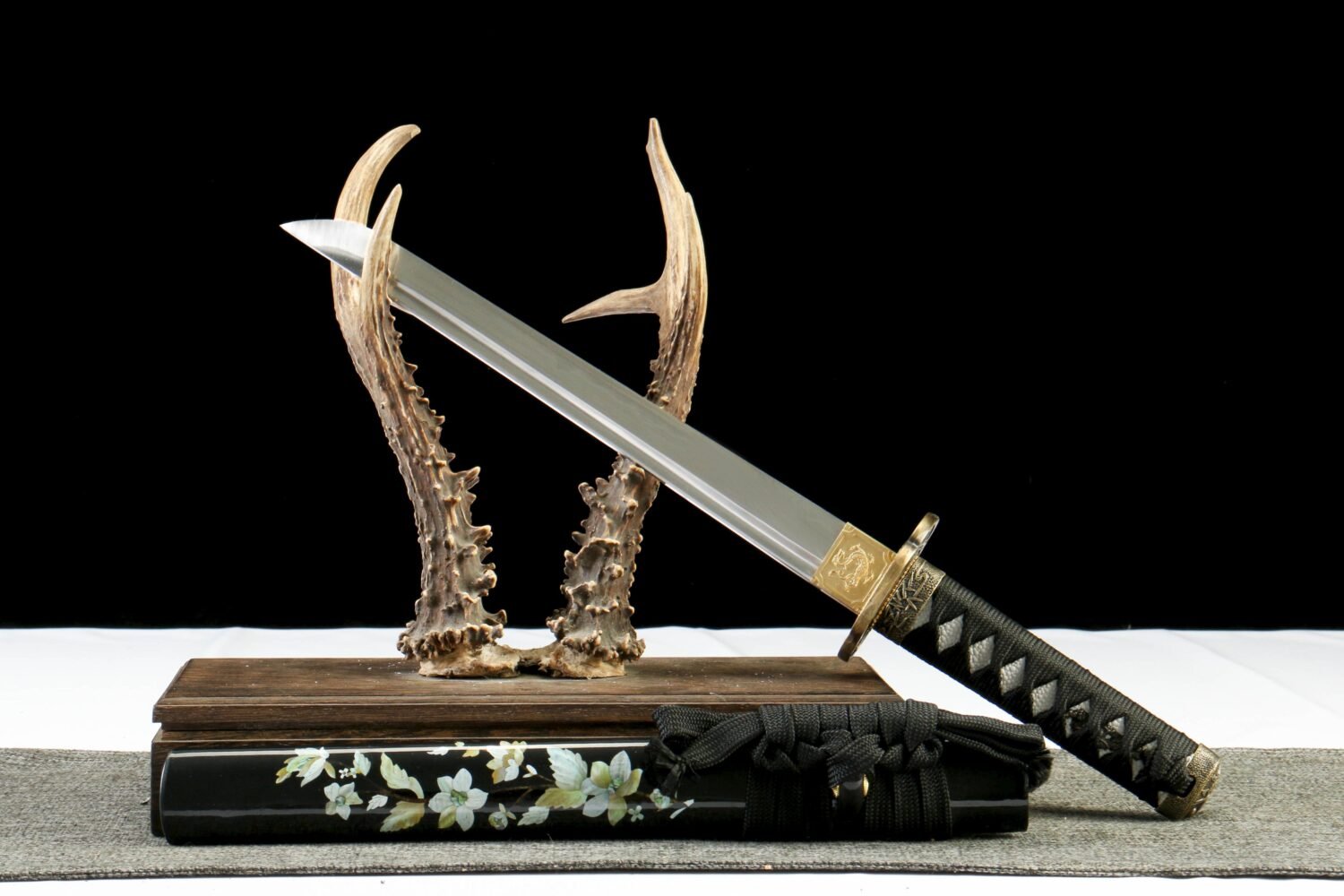 IMG_0081 T10 steel - pure handmade Japanese katana - earth-covered and burnt blade - green leather sheath - zinc alloy fittings - night flower