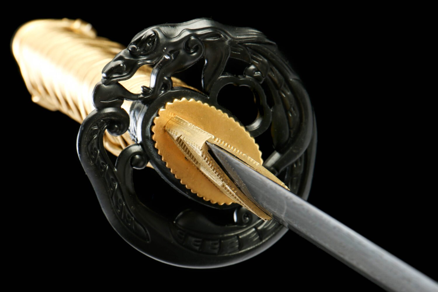 Patterned steel-handmade Japanese samurai sword-green leather scabbard-dragon-gold shadow