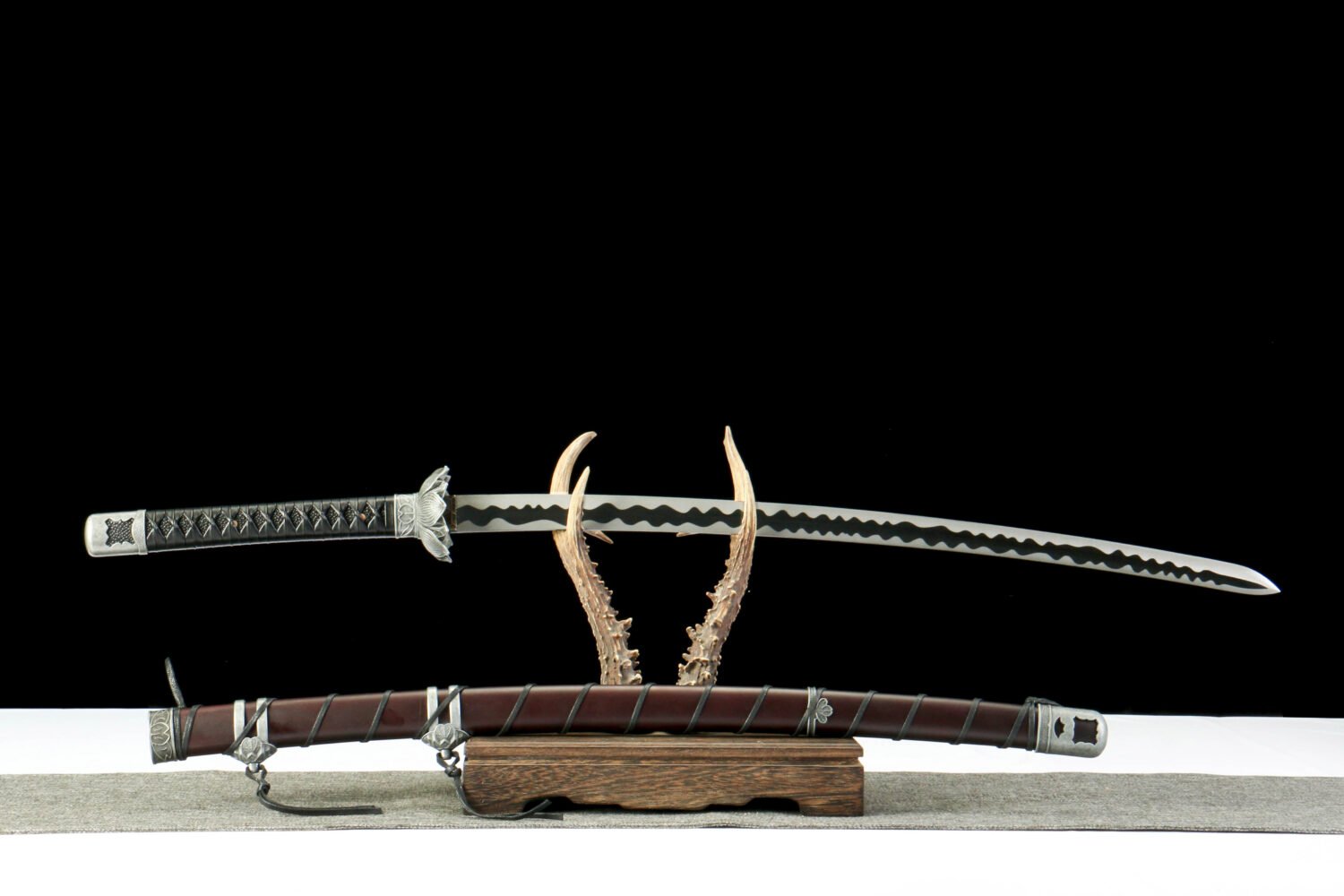 65Mn  Steel- - pure hand-forged samurai sword - green wood sheath material - zinc alloy fittings - silver black brown - lotus - immortal cut open the door