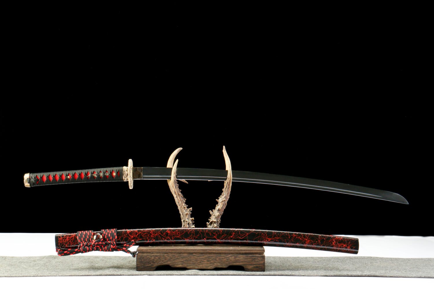 IMG_8261 Patterned Steel - Purely Hand-Forged Katana - Green Leather Scabbard - Copper Hardware - Roasted Black - Purgatory Vein