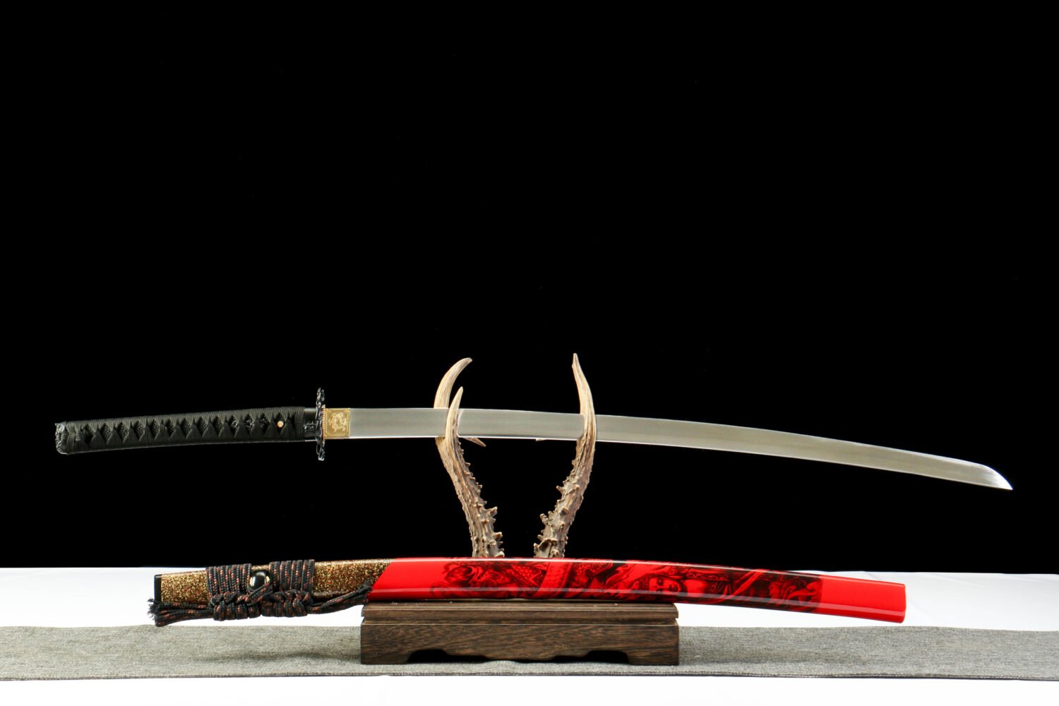 IMG_8271 65Mn  Steel-Purely Handmade Japanese Katana - Green Wood Scabbard - Zinc Alloy Fitting - Red and Black - Red Fantasy