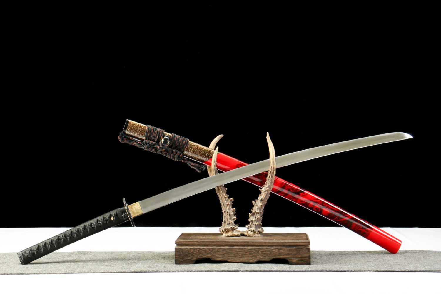 IMG_8297 65Mn  Steel-Purely Handmade Japanese Katana - Green Wood Scabbard - Zinc Alloy Fitting - Red and Black - Red Fantasy