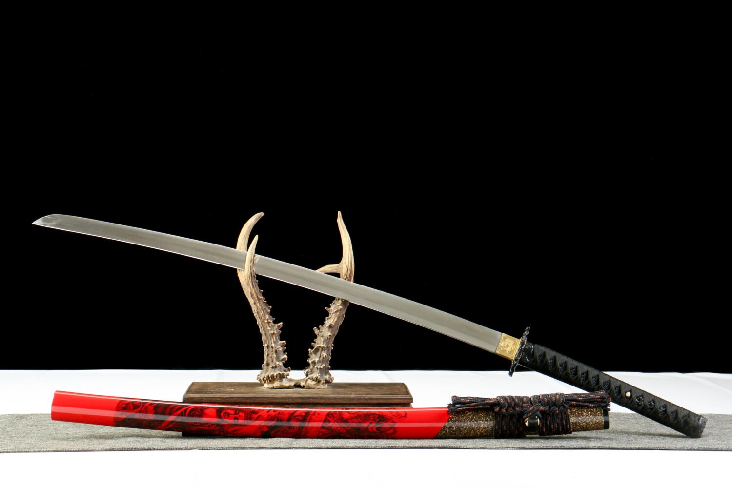 IMG_8298 65Mn  Steel-Purely Handmade Japanese Katana - Green Wood Scabbard - Zinc Alloy Fitting - Red and Black - Red Fantasy