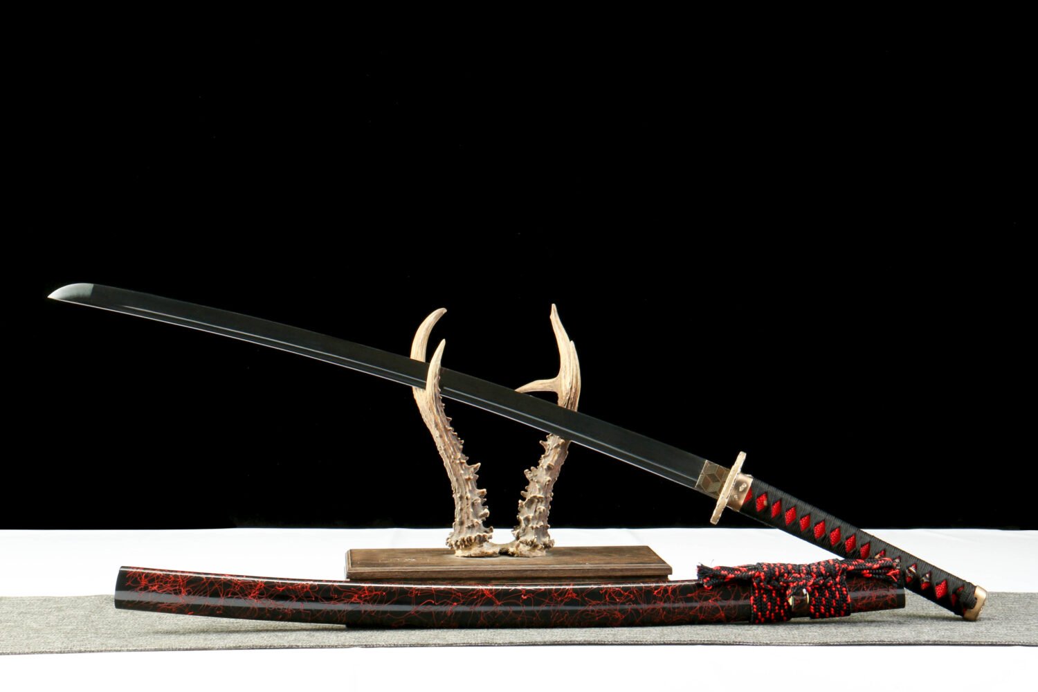 IMG_8302 Patterned Steel - Purely Hand-Forged Katana - Green Leather Scabbard - Copper Hardware - Roasted Black - Purgatory Vein