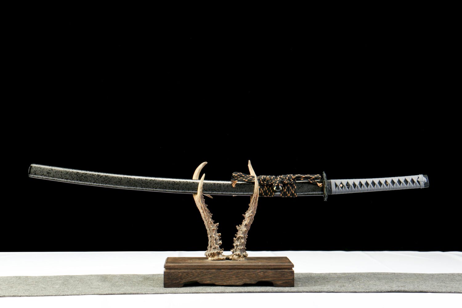 65Mn  Steel-Purely Hand-Forged Katana - Green Wood Scabbard - Zinc Alloy Fitting - Blue-Black - Dark Blue