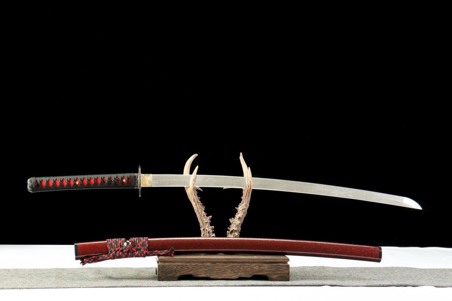 Patterned Steel - Hand-Forged Katana - Green Leather Scabbard - Zinc Alloy Hardware - Midnight Omen