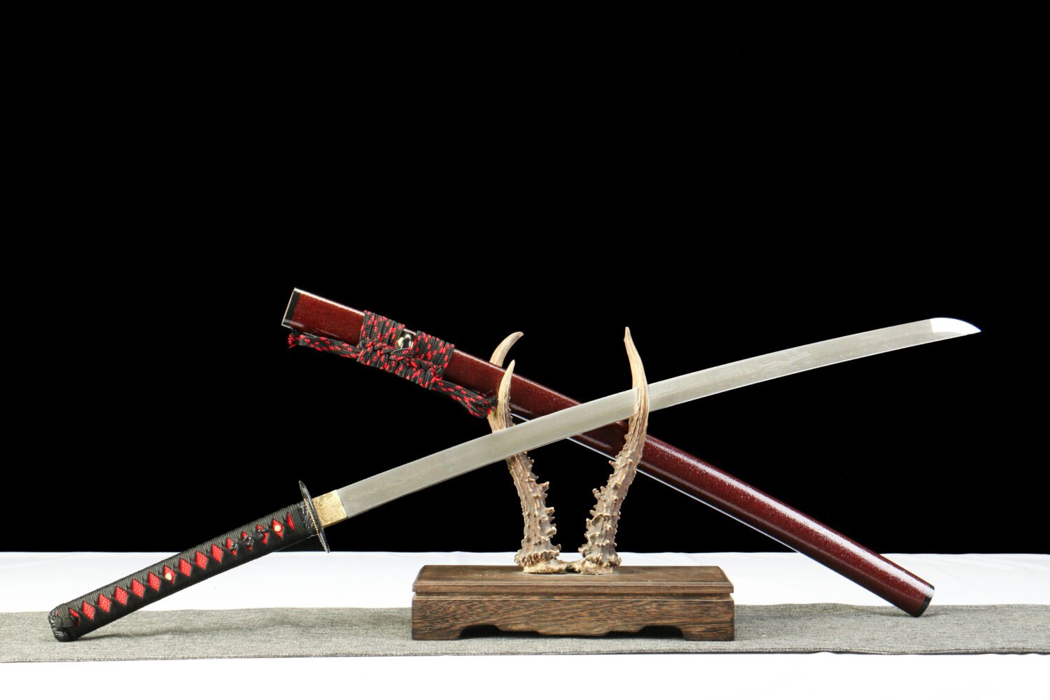 Patterned Steel - Hand-Forged Katana - Green Leather Scabbard - Zinc Alloy Hardware - Midnight Omen