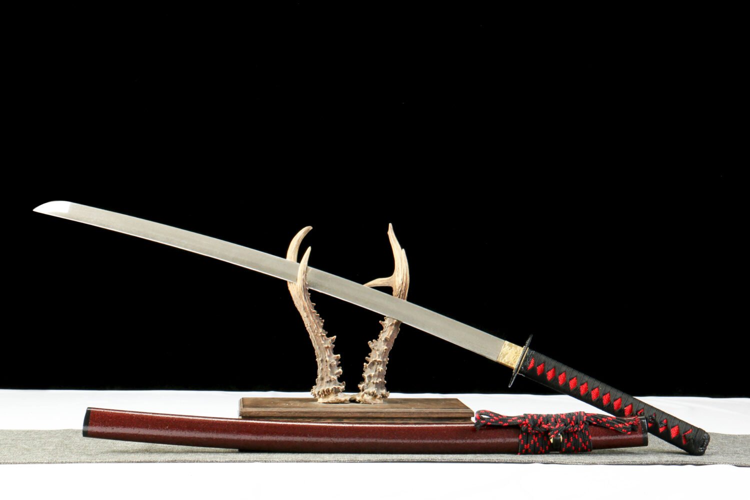 Patterned Steel - Hand-Forged Katana - Green Leather Scabbard - Zinc Alloy Hardware - Midnight Omen