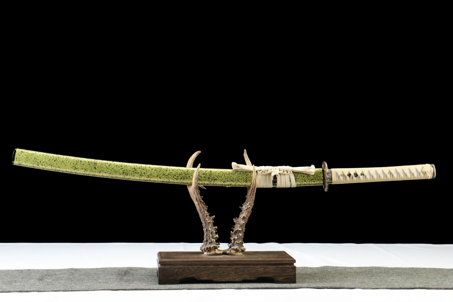 IMG_8861 T10 steel - pure handmade Japanese samurai sword - earth-covered burnt blade - green leather sheath - baked gold - gold flash