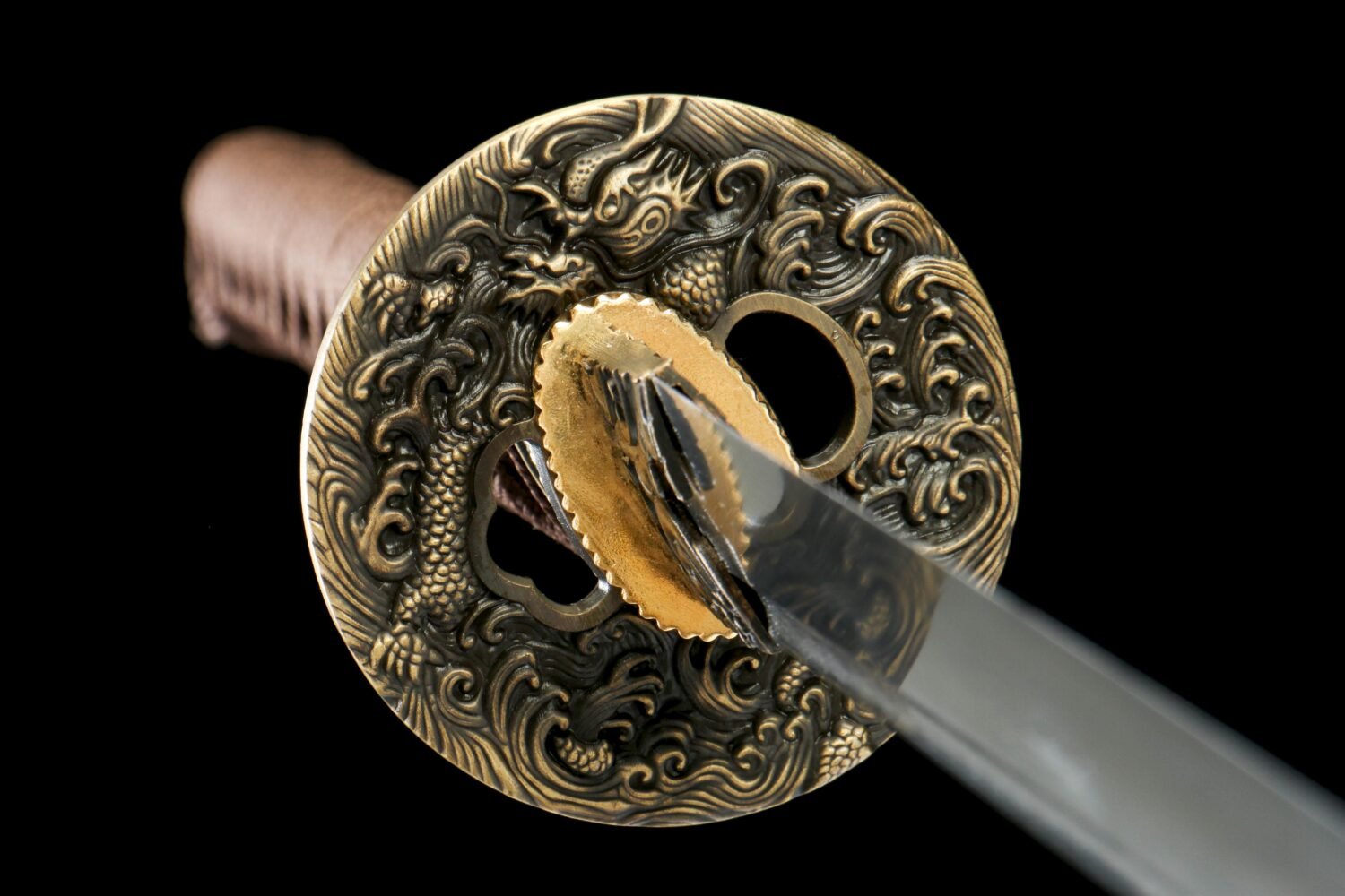 IMG_8906 65Mn steel  - Pure Hand-Forged Katana - Green Wood Scabbard - Zinc Alloy Fitting - Scales - Black Feather