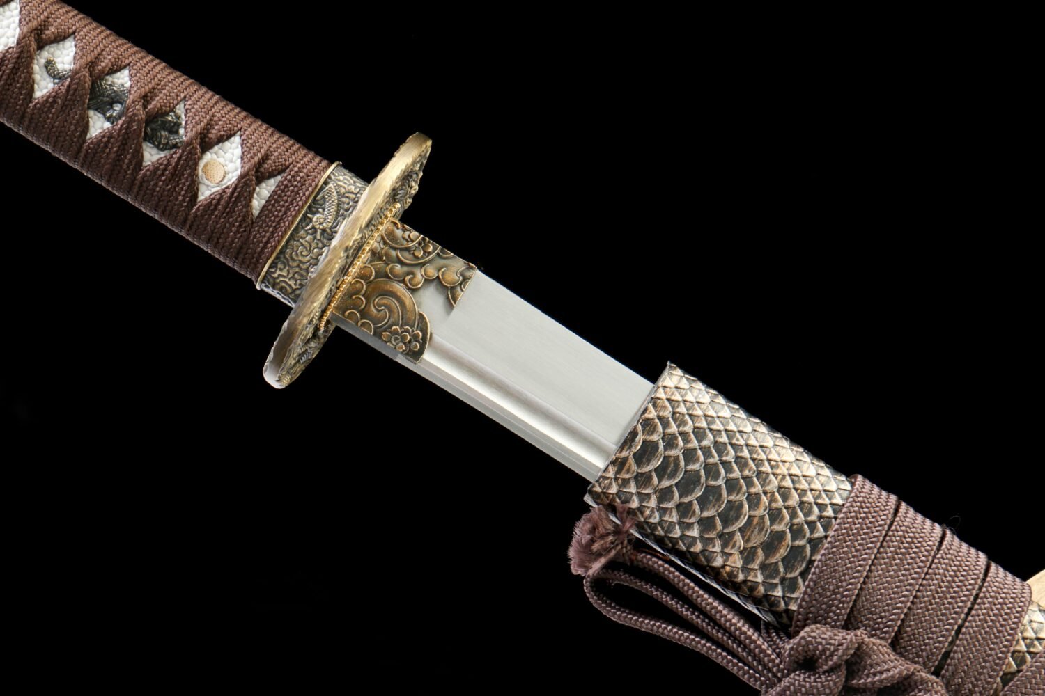 IMG_8922 65Mn steel  - Pure Hand-Forged Katana - Green Wood Scabbard - Zinc Alloy Fitting - Scales - Black Feather