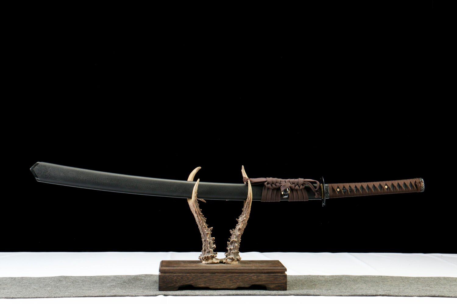 IMG_9059 1065 steel - pure handmade Japanese katana - green leather sheath - brown - brilliant flame