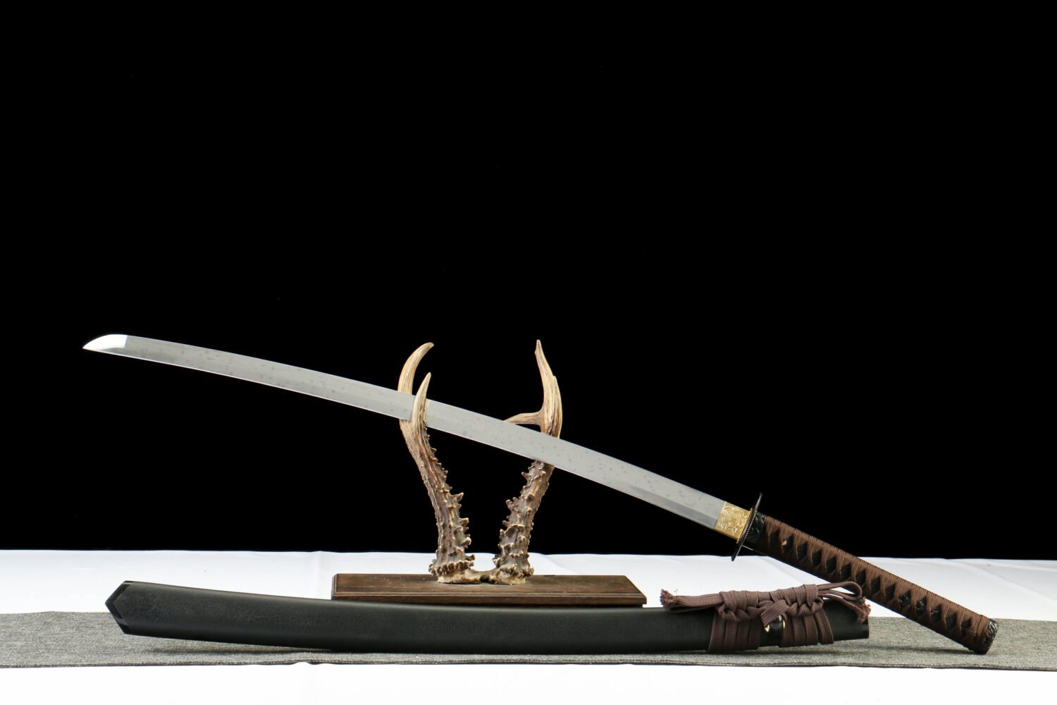 IMG_9089 1065 steel - pure handmade Japanese katana - green leather sheath - brown - brilliant flame