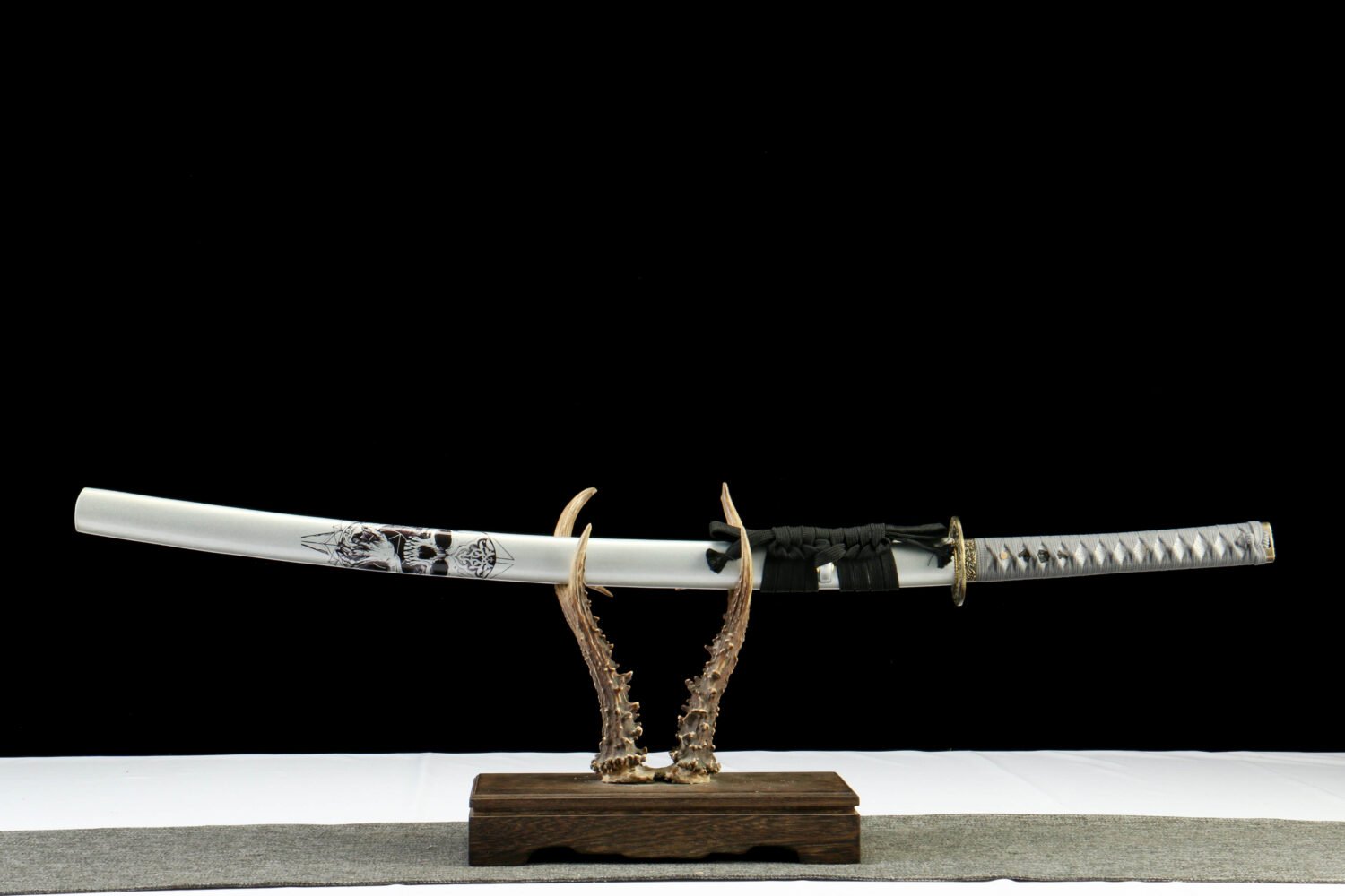 1065 steel-pure handmade Japanese katana-green leather sheath-snow