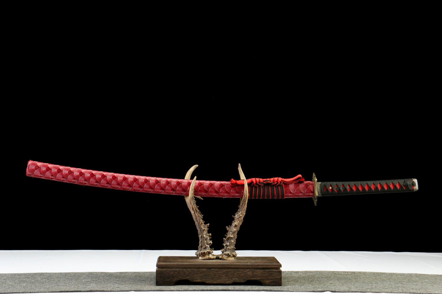 IMG_9854 1065 steel - pure hand-forged samurai sword - green leather sheath - red - deep fire