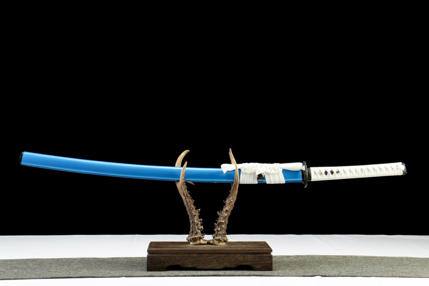 IMG_9856 1065 steel - pure hand-forged samurai sword - green leather sheath - roasted blue - dark mist