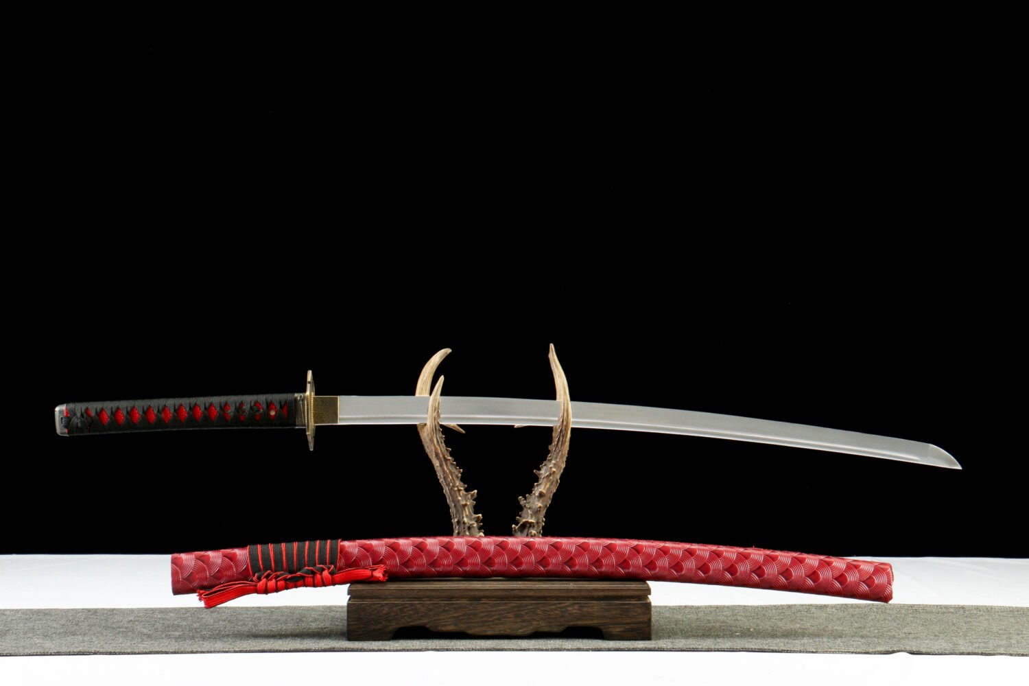 IMG_9864 1065 steel - pure hand-forged samurai sword - green leather sheath - red - deep fire