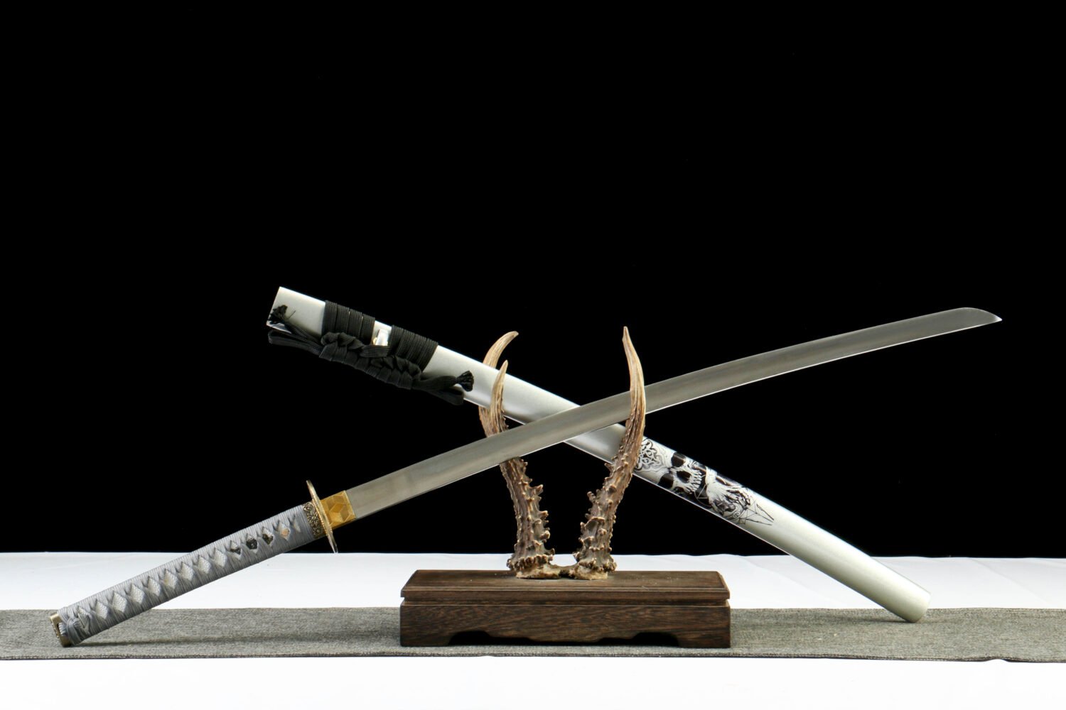 1065 steel-pure handmade Japanese katana-green leather sheath-snow