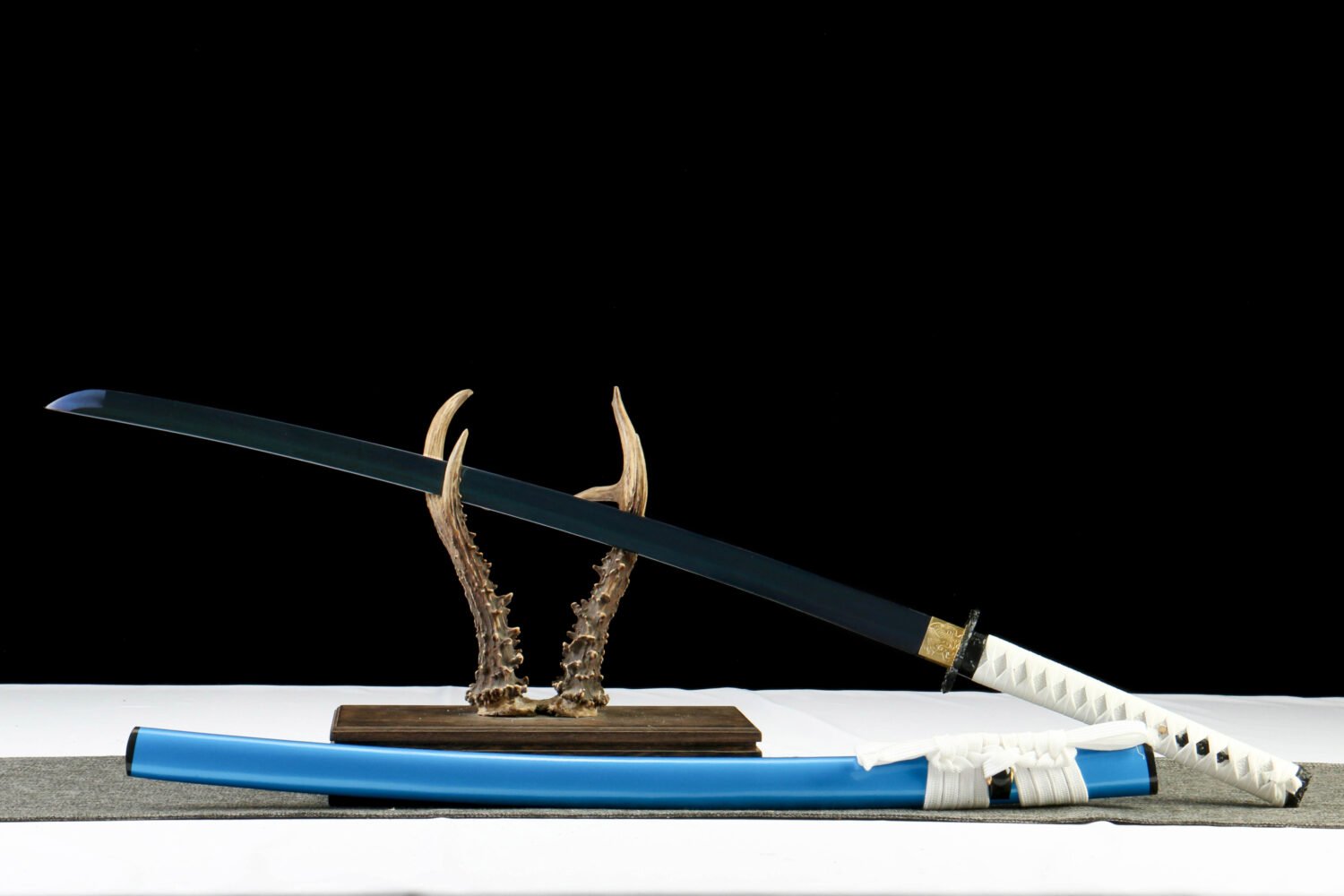 IMG_9877 1065 steel - pure hand-forged samurai sword - green leather sheath - roasted blue - dark mist