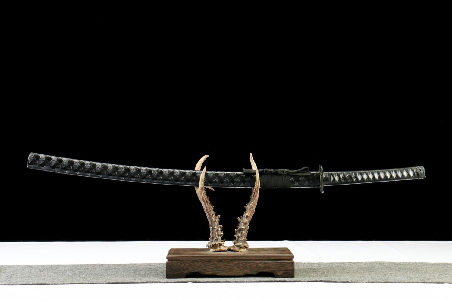 IMG_9955 1065 steel - pure handmade Japanese katana - green leather sheath - zinc alloy fittings - roasted black - katana