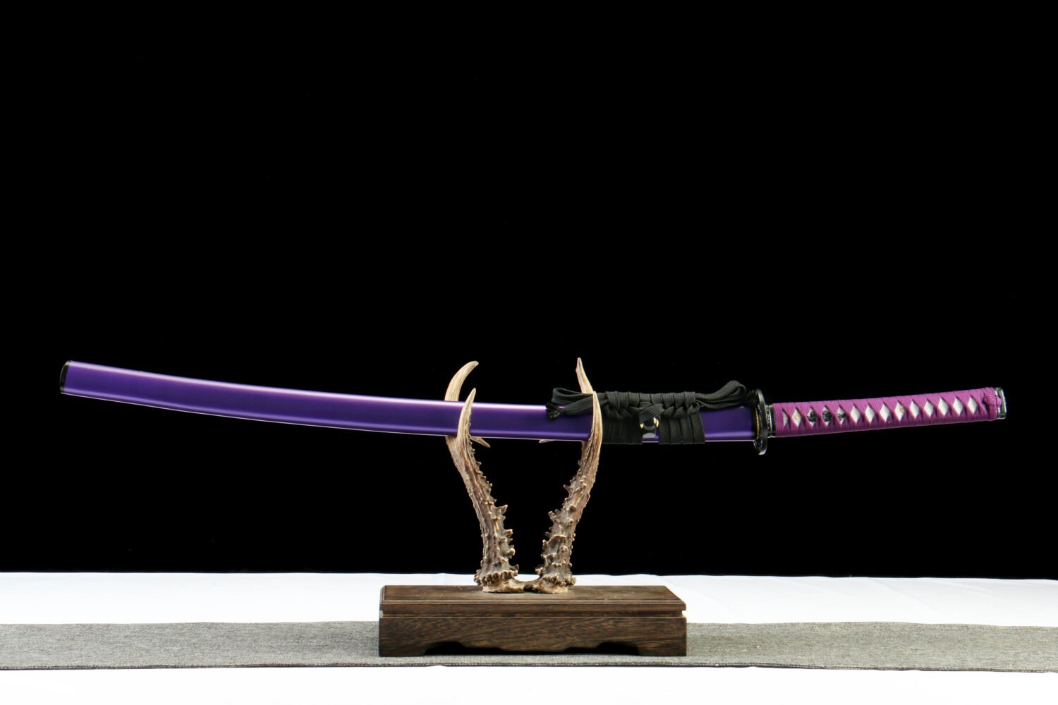 IMG_9959 T10 steel - pure handmade Japanese samurai sword - earth-covered burnt blade - green leather sheath - purple
