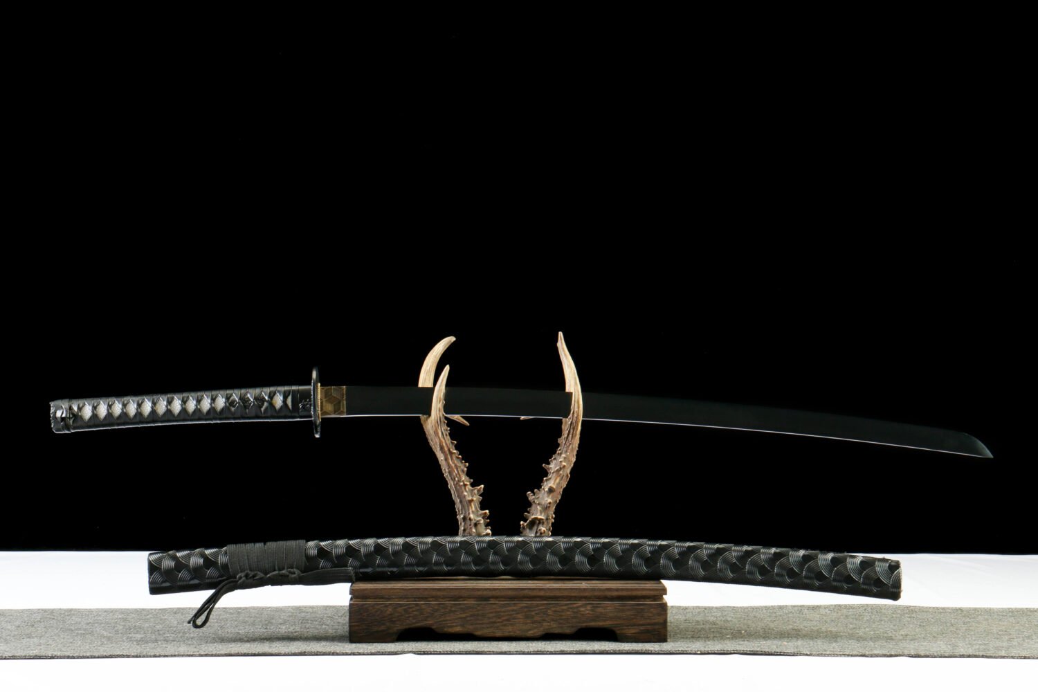 IMG_9971 1065 steel - pure handmade Japanese katana - green leather sheath - zinc alloy fittings - roasted black - katana