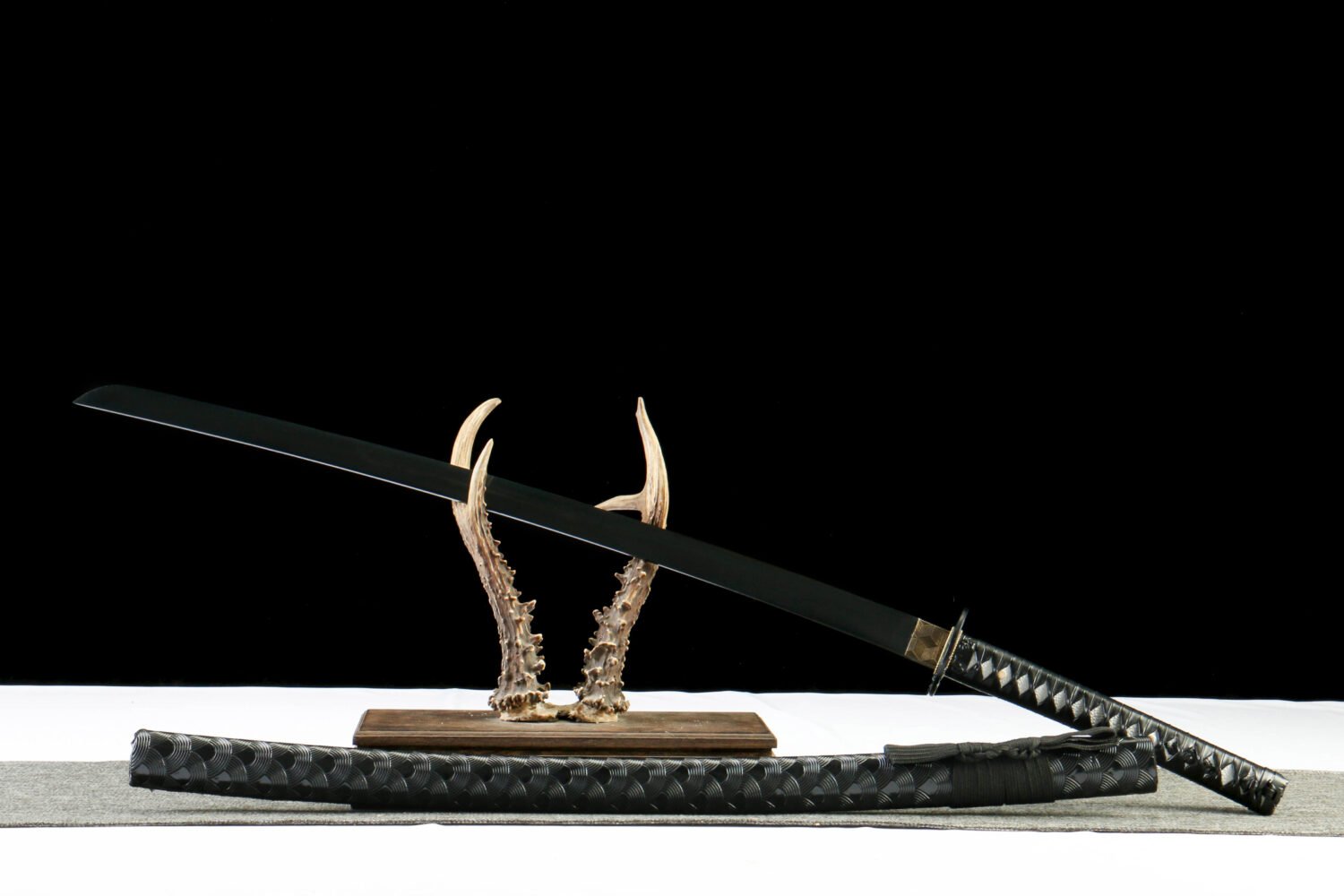 IMG_9972 1065 steel - pure handmade Japanese katana - green leather sheath - zinc alloy fittings - roasted black - katana