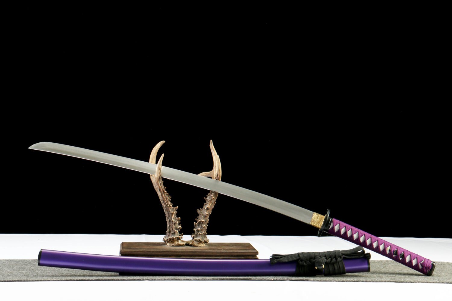 IMG_9976 T10 steel - pure handmade Japanese samurai sword - earth-covered burnt blade - green leather sheath - purple