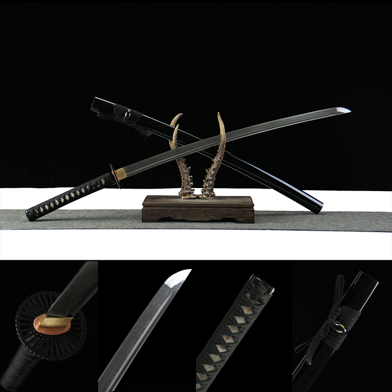 Patterned steel - pure hand-forged samurai sword - green leather sheath - iron harness - black feather