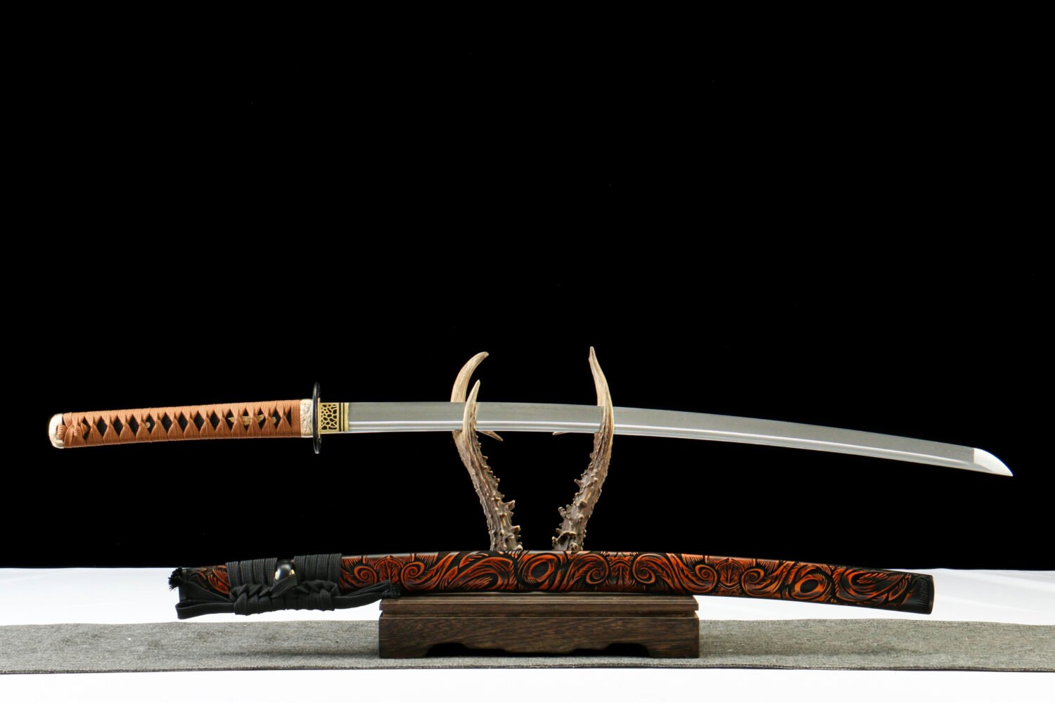 IMG_0524 T10 steel - pure handmade Japanese katana - earth-covered and burnt blade - green leather sheath - iron fittings - shadow carving