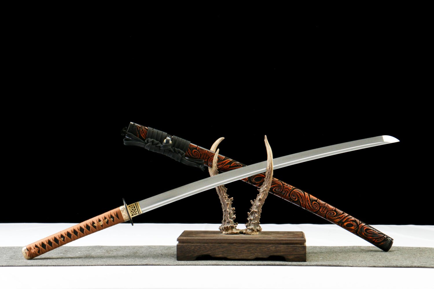 IMG_0534 T10 steel - pure handmade Japanese katana - earth-covered and burnt blade - green leather sheath - iron fittings - shadow carving