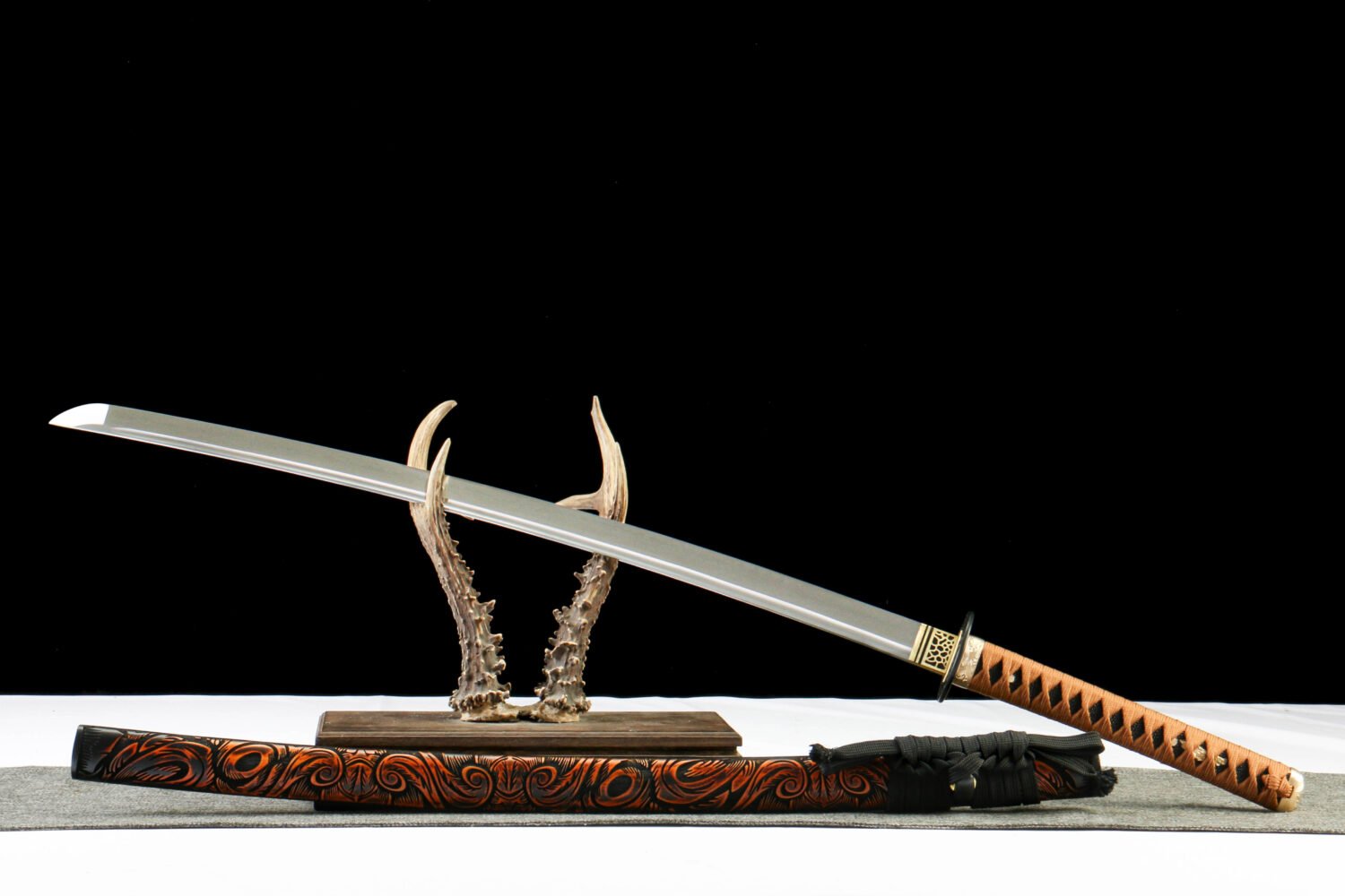 IMG_0544 T10 steel - pure handmade Japanese katana - earth-covered and burnt blade - green leather sheath - iron fittings - shadow carving