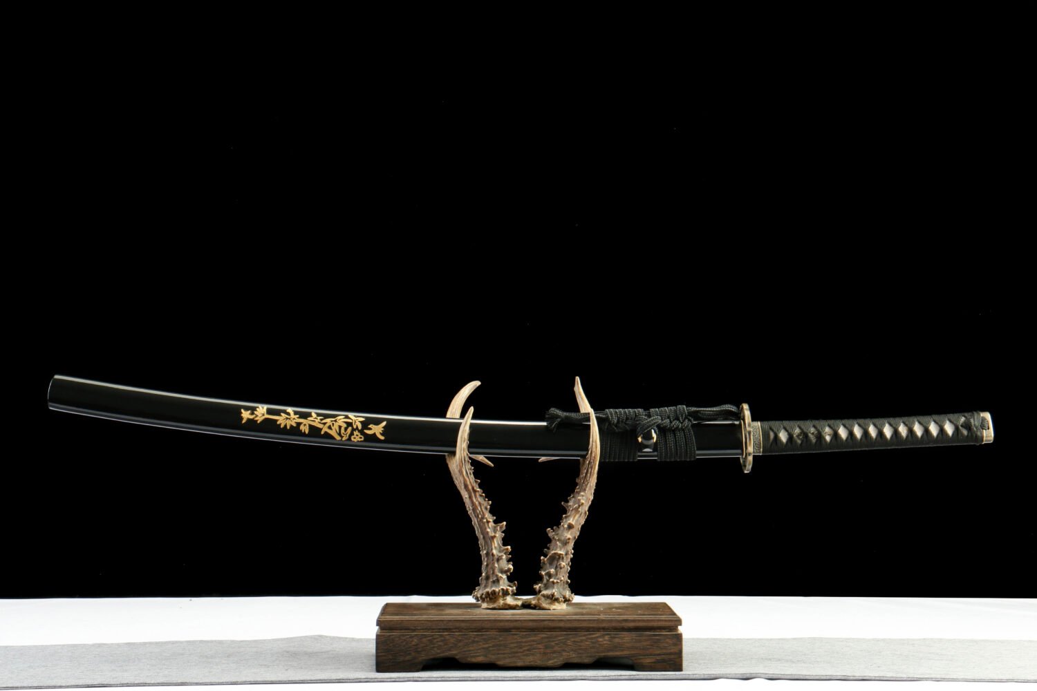 IMG_1080 1065 steel - pure handmade Japanese samurai sword - zinc alloy fittings - green leather sheath - Night Raven