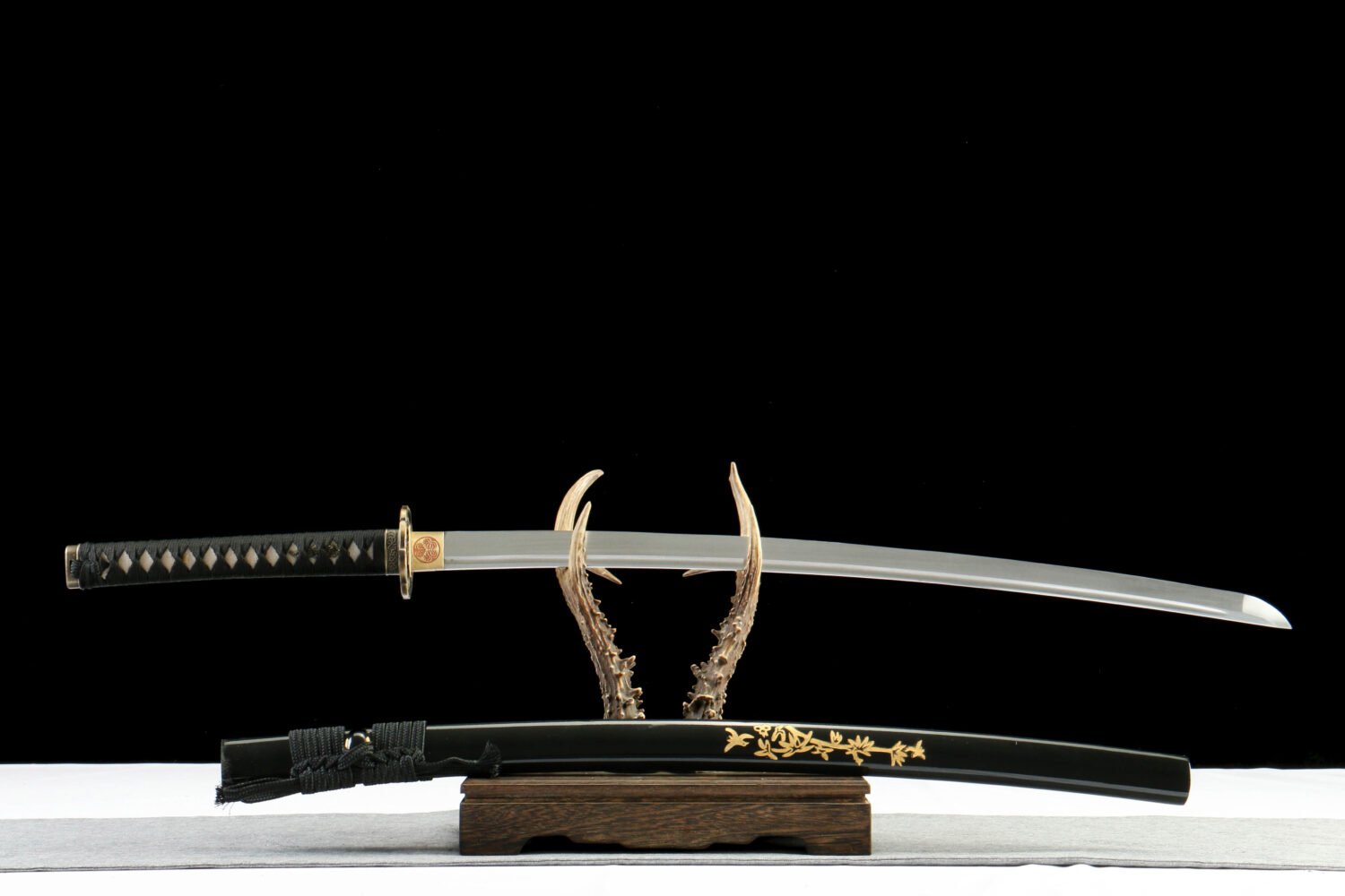 IMG_1081 1065 steel - pure handmade Japanese samurai sword - zinc alloy fittings - green leather sheath - Night Raven