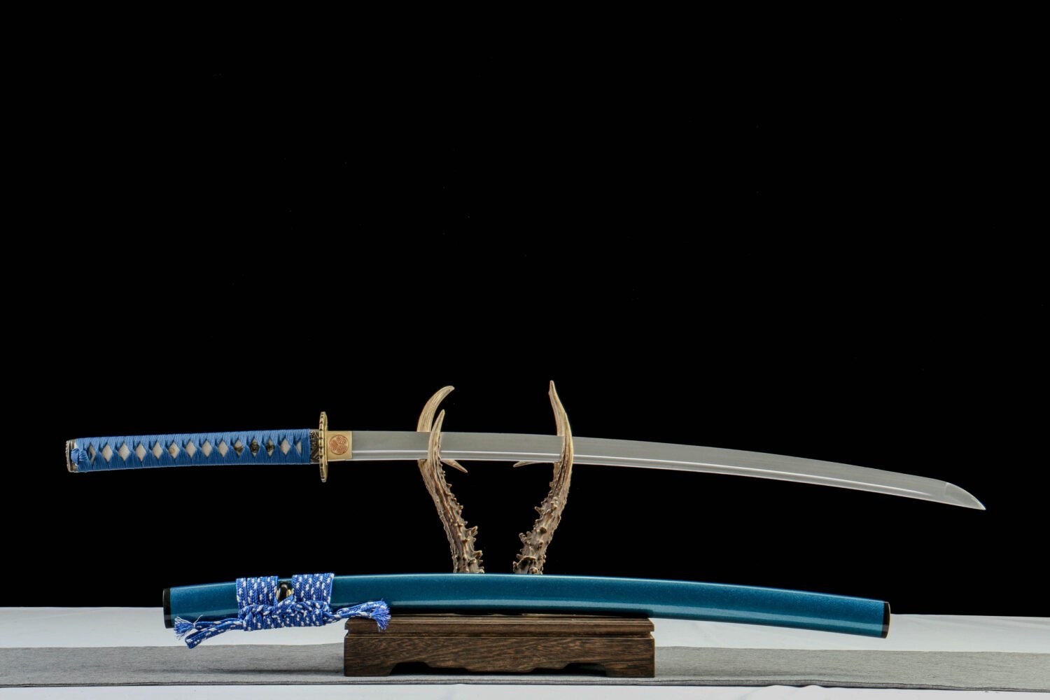 IMG_1085 1065 steel - pure handmade Japanese samurai sword - zinc alloy fittings - green leather sheath - Tianche