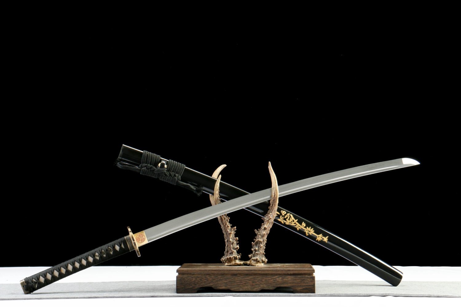 IMG_1091 1065 steel - pure handmade Japanese samurai sword - zinc alloy fittings - green leather sheath - Night Raven