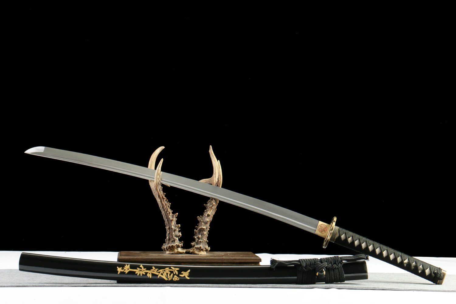 IMG_1093 1065 steel - pure handmade Japanese samurai sword - zinc alloy fittings - green leather sheath - Night Raven