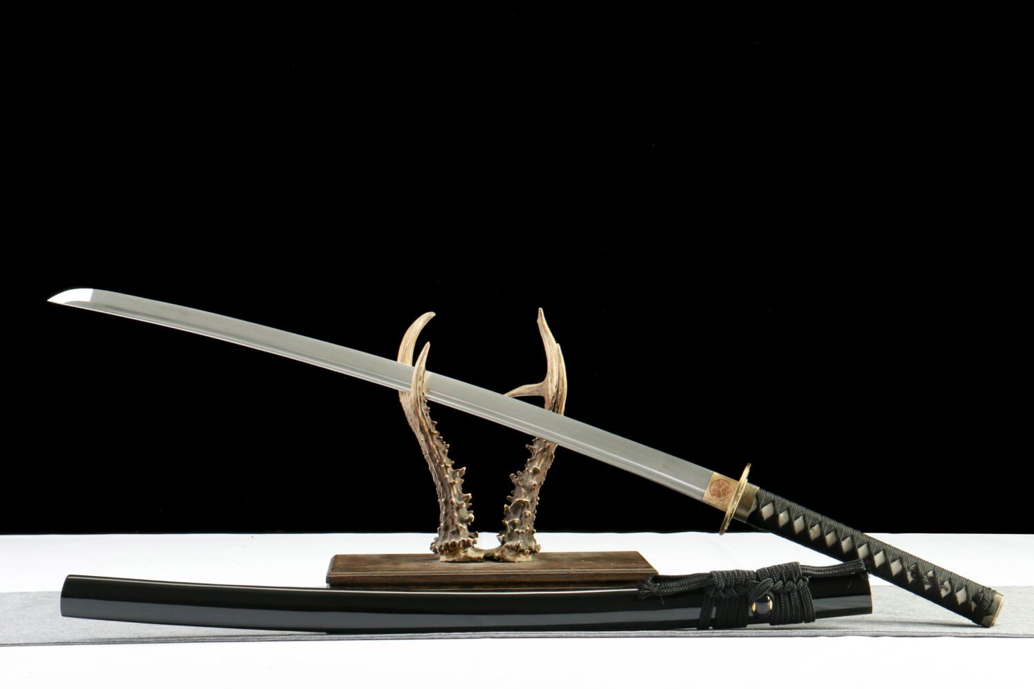 IMG_1226 1065 steel - pure hand-forged samurai sword - zinc alloy fittings - green leather sheath - black - night crossing